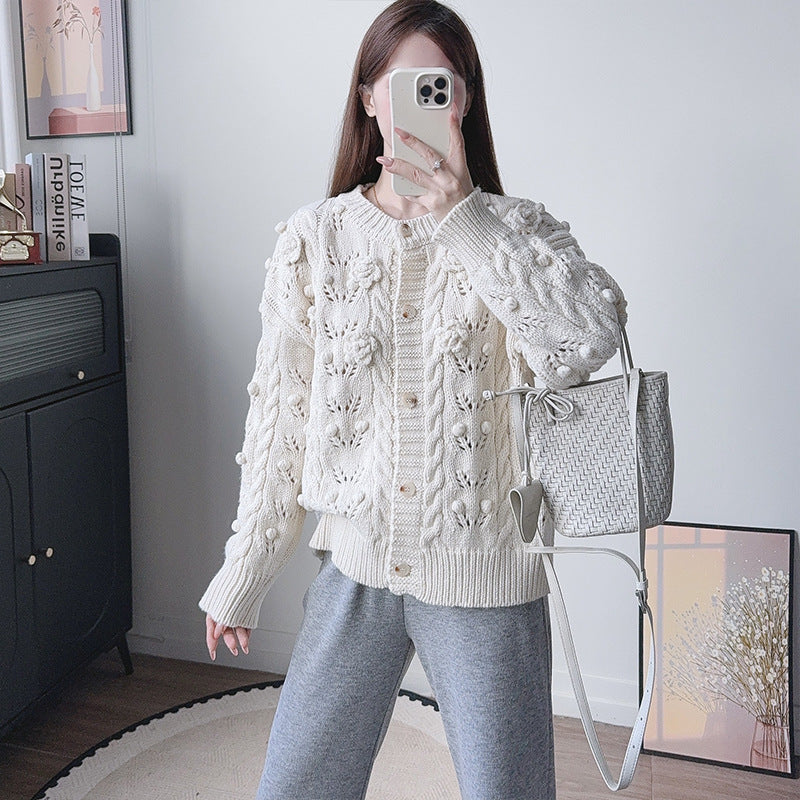 Single breasted round neck sweater