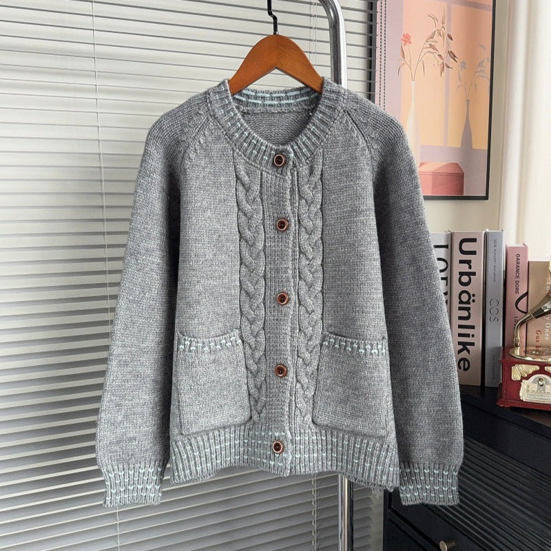 Round neck single breasted sweater