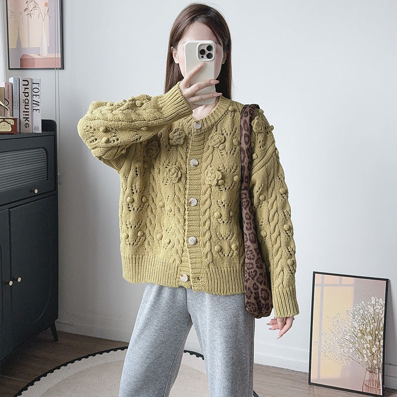 Single breasted round neck sweater