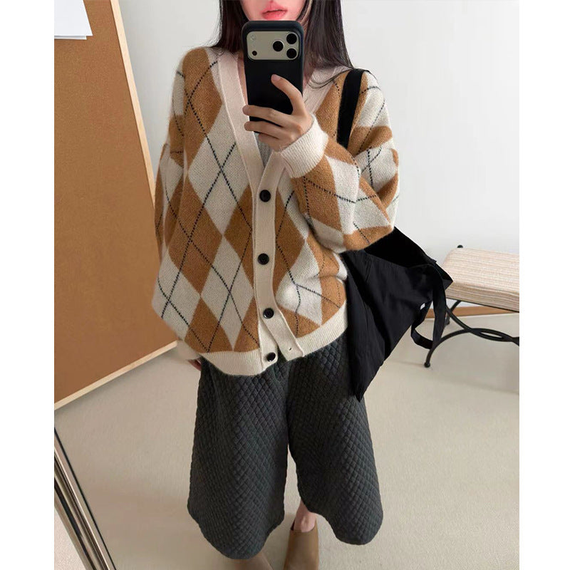 Color blocking diamond grid V-neck sweater