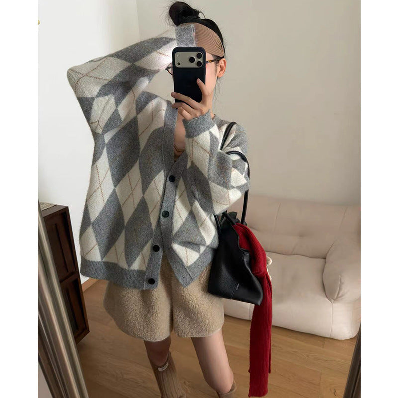 Color blocking diamond grid V-neck sweater