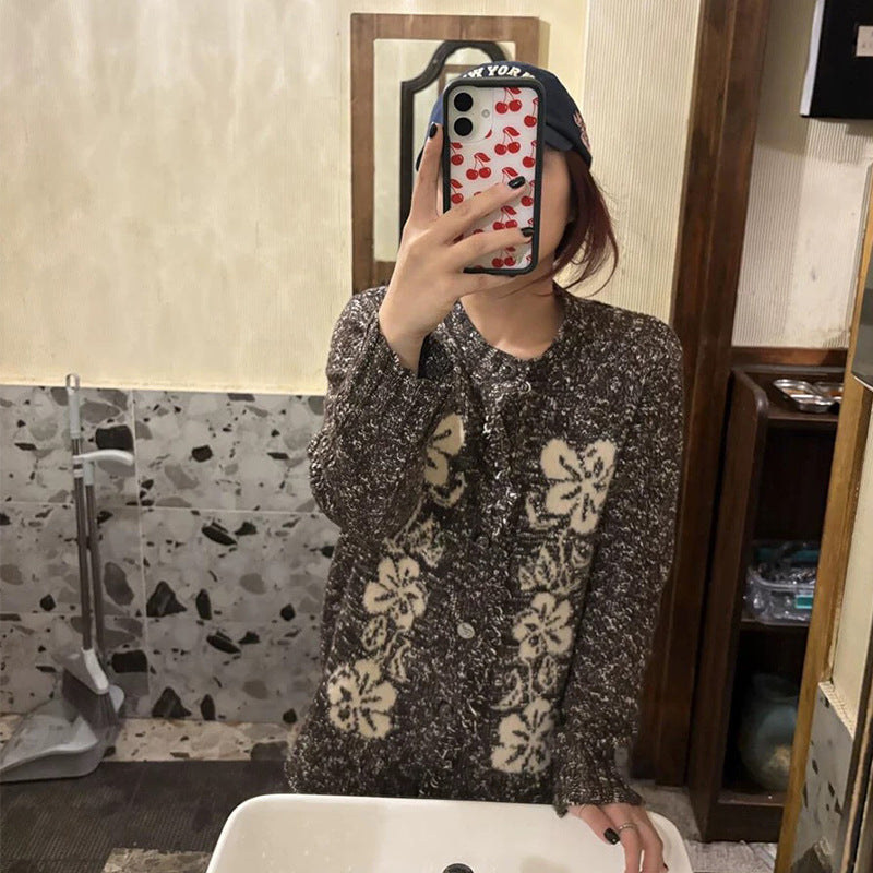 Flower round neck long sleeved sweater