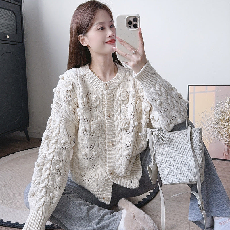 Single breasted round neck sweater