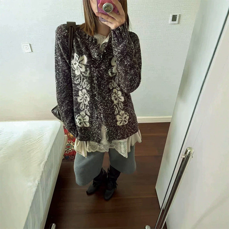 Flower round neck long sleeved sweater