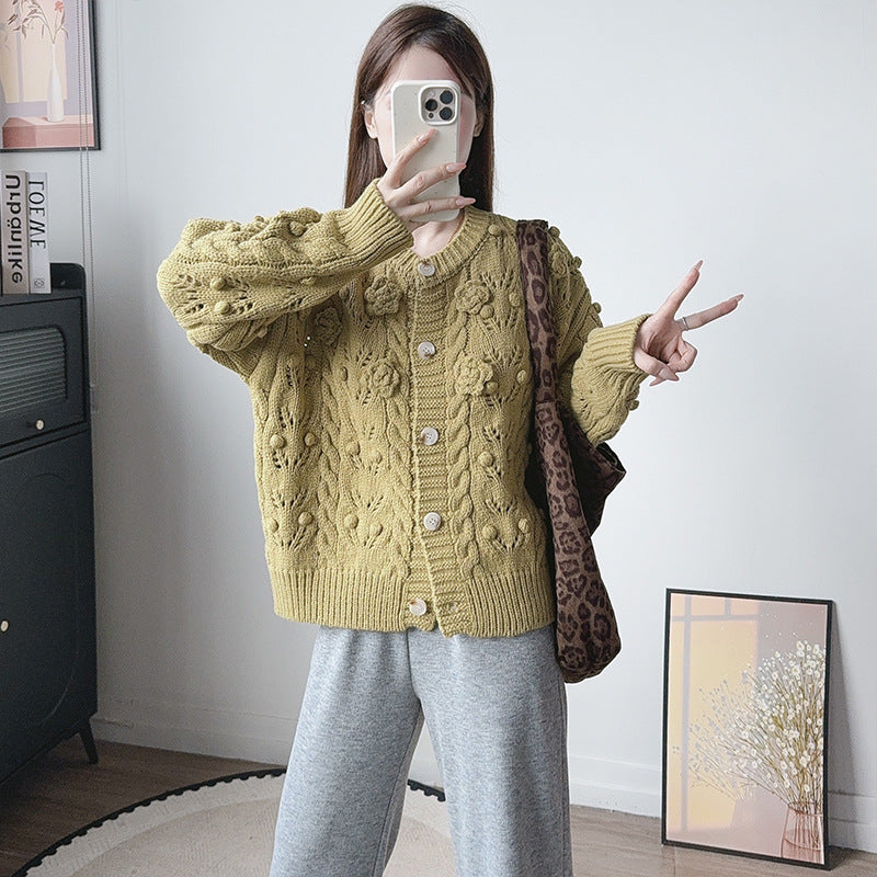 Single breasted round neck sweater