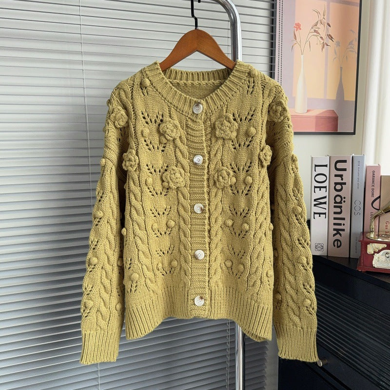 Single breasted round neck sweater