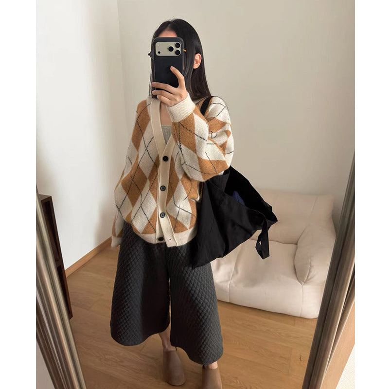 Color blocking diamond grid V-neck sweater